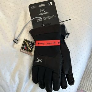 Brand New Arcteryx Sabre glove - gore-Tex XL